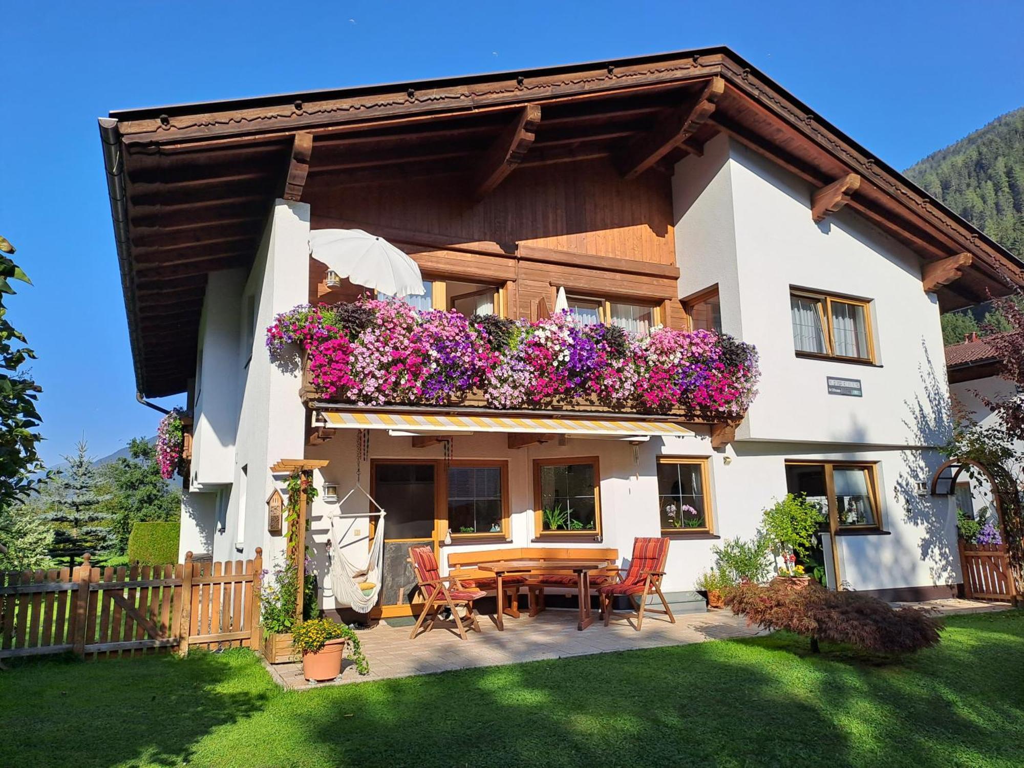 Ferienwohnung Haus Pfeifer Neustift im Stubaital Exterior foto